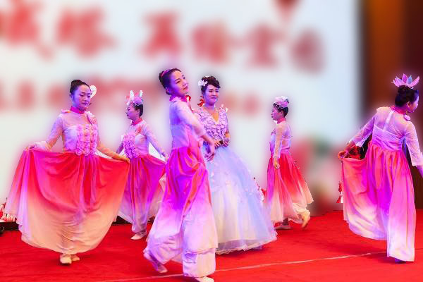 L:\企劃內(nèi)容整理\曠遠(yuǎn)歷年照片（附稿件）對內(nèi)照片（活動、培訓(xùn)、事件）\2019年9��?��?9日半年度\20170125095699939993-.jpg